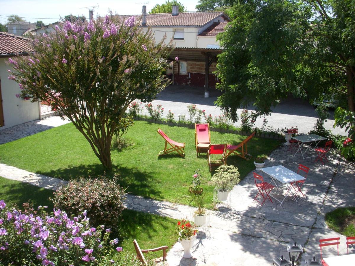 Hotel Les Vieux Acacias Queyrac Exterior foto